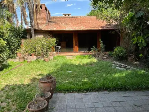 Casa 5 ambientes con 4 baños