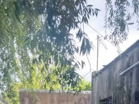 CASA EN VENTA DE 2 DORMITORIOS A RECICLAR. 513 ENTRE 131 Y 132. JOSÉ HERNÁNDEZ - GONNET