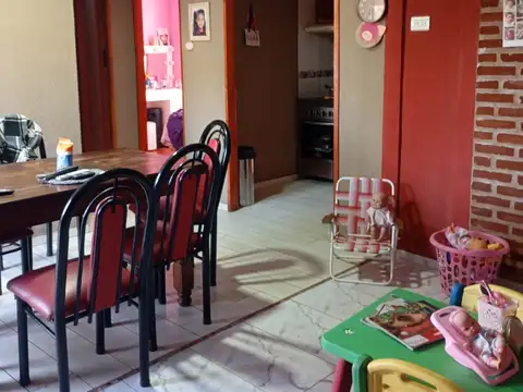 Casa 5 ambientes con 2 baños