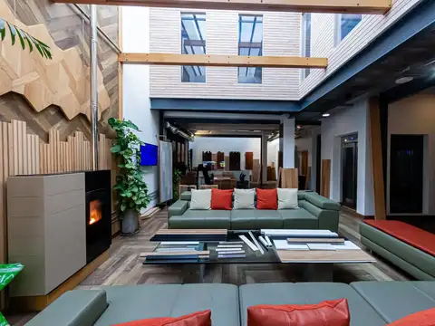 Oficina en Alquiler con 2 cocheras