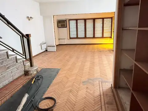 Casa en Alquiler con 2 cocheras