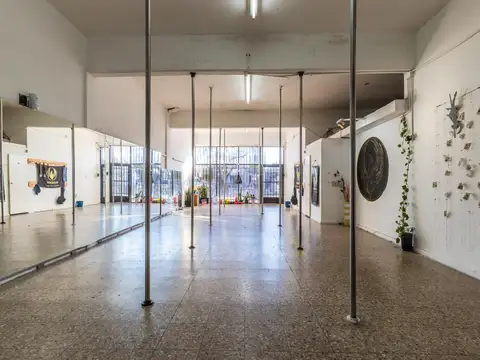 EN VENTA - LOCAL COMERCIAL - GRANADERO BAIGORRIA
