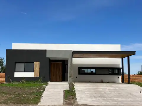 Casa 4 ambientes con 4 baños