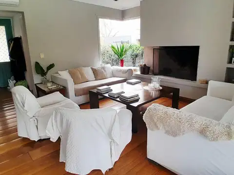 Casa 6 ambientes con 3 baños