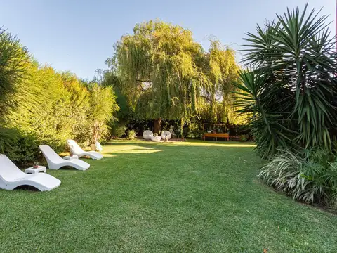 Casa en Venta con 3 cocheras