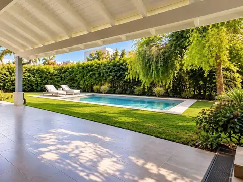 Casa en Venta con 3 cocheras