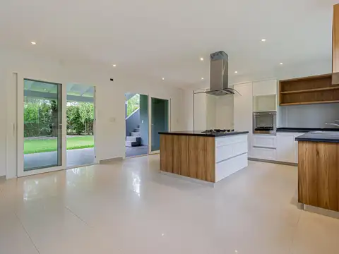 Casa 5 ambientes con 3 baños