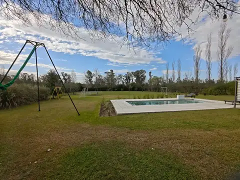 Casa 11 ambientes con 2 baños