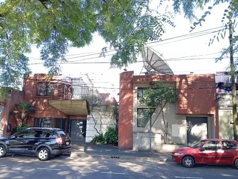 Amplio Local Comercial s/Av. Gral Paz de 730 mts2 sup. total