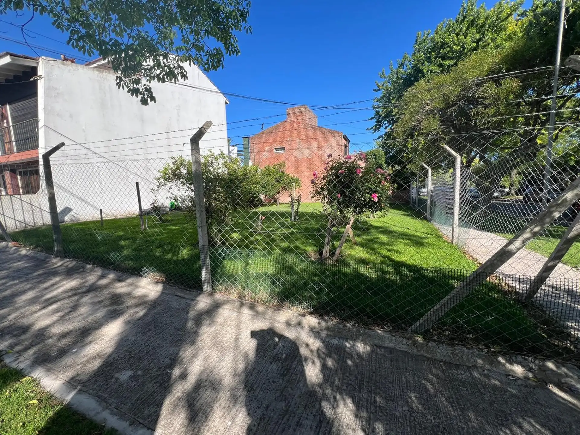 Lote en Barrio San Carlos Excelente Esquina