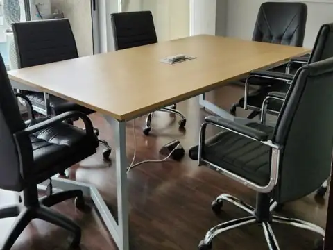 Oficina 8 ambientes con 2 baños