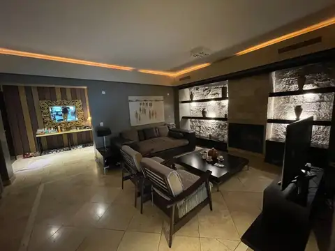 Casa 5 ambientes con 8 baños