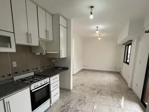Venta Departamento 2 Ambientes con Balcón y Cochera en Villa Luzuriaga281