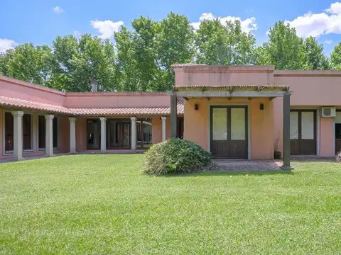 Casa en Venta con 4 cocheras