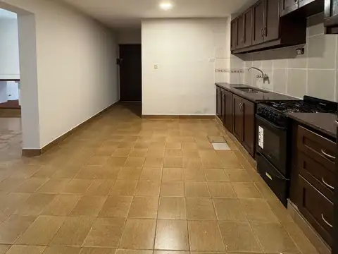 Casa 5 ambientes con 1 baño