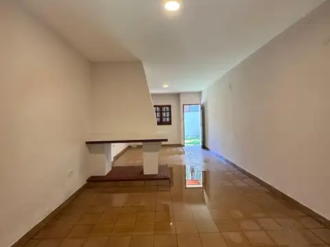 Casa tipo duplex  en venta 4 dorm zona Av America