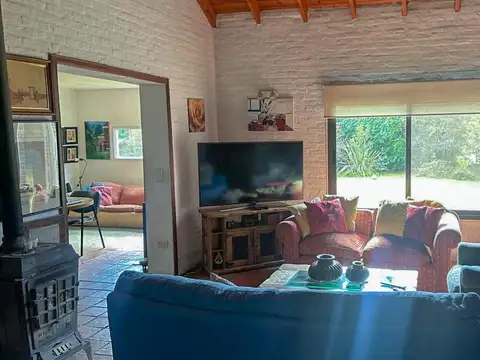 Casa 5 ambientes con 2 baños