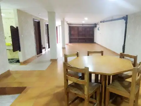 Casa en Alquiler Temporal con 4 cocheras