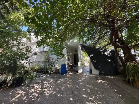 Casa 7 ambientes con 2 baños