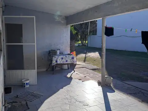 Casa 4 ambientes con 1 baño