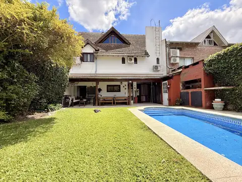 Casa en venta con pileta en el bajo de San Isidro