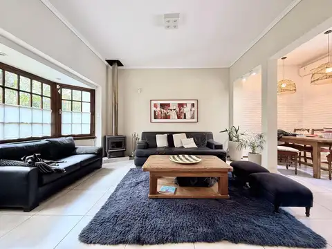 Casa en venta con pileta en el bajo de San Isidro