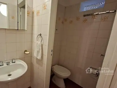 Excelente departamento 1 ambiente y medio. Uso profesional/comercial