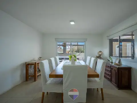 Casa en Venta con 3 cocheras