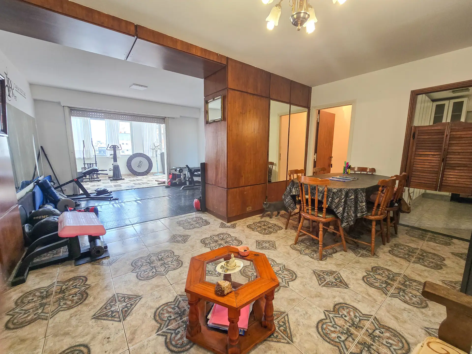 Depto 5 amb, 147m² con balcón cubierto y parrilla — Centro