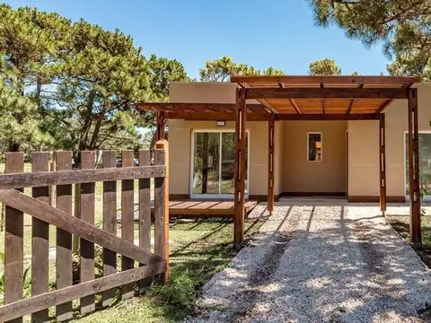 Casa en Venta - 2 Dormitorios 1 Baño - 500mts - Balneario Mar Chiquita