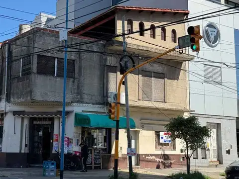 CASA 5 AMBIENTES COCHERA LOCAL AVELLANEDA