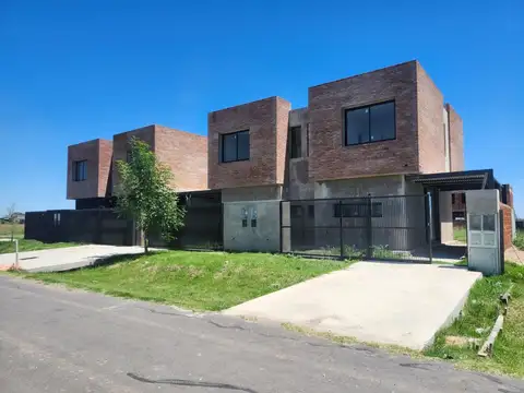 Venta Funes Norte casa 2 dormitorios a estrenar financiacion