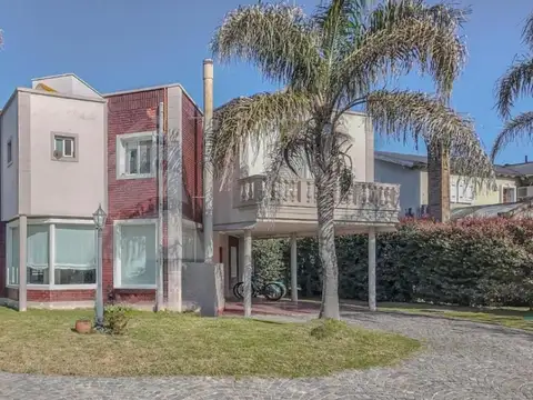 Casa en venta - 6 Dormitorios 5 Baños - Pilar