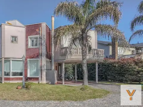Casa en venta - 6 Dormitorios 5 Baños - Pilar