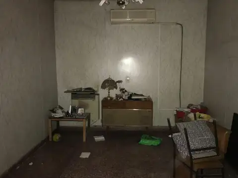 Casa ,4 ambientes con fondo y terraza