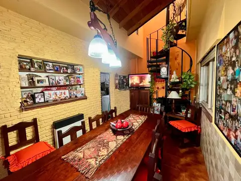 Casa 5 ambientes con 2 baños