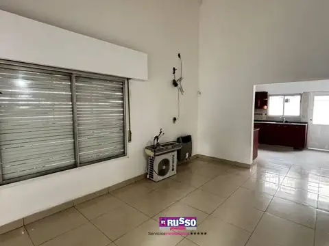 Depto Tipo Casa en Alquiler en Villa Luzuriaga, $ 950.000