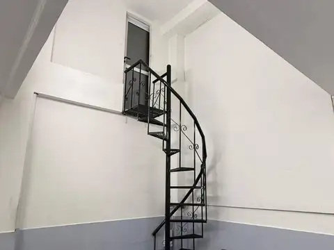 RETASADO LOCAL/OFICINA DE 430 m2 (815 US$/m2) US$ 350.000, A LA CALLE IDEAL INSTITUCIONES, COWORKING