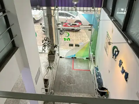 Local en Venta Via Púb.