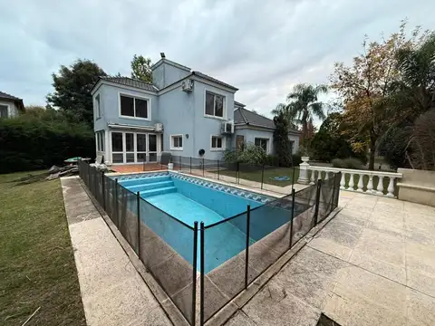 Casa en alquiler en Barrio Cerrado Santa Ana, Moreno