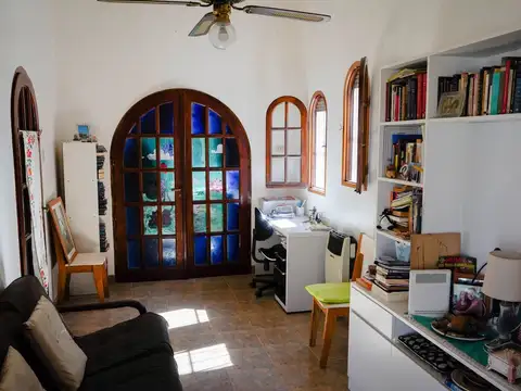 Casa 7 ambientes con 2 baños