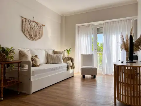 Depto 2 amb con BALCON a la calle 