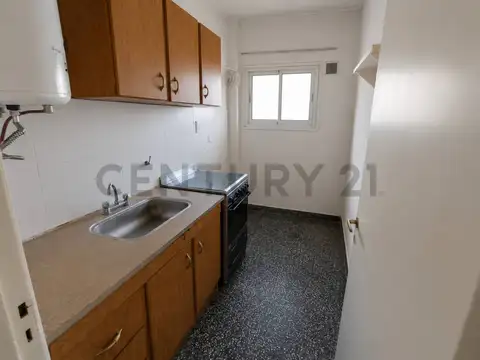 DEPARTAMENTO DE 2 AMBIENTES AL FRENTE A RECICLAR EN CHAUVÍN
