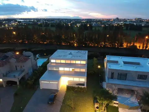 Venta de casa en el Barrio el Golf de Nordelta