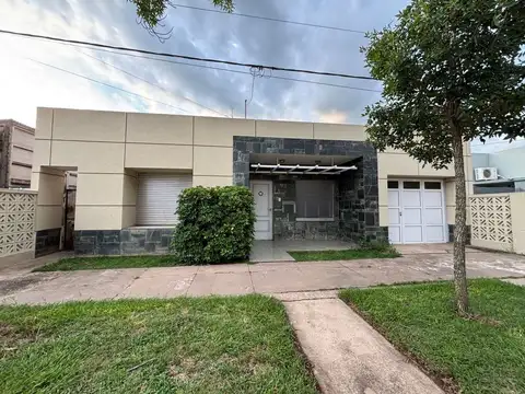 VENTA / CASA / 2 DORMITORIOS / PATIO / ANGELICA