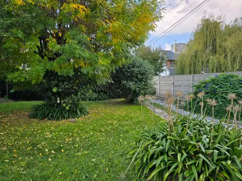 Casa 5 ambientes con 4 baños