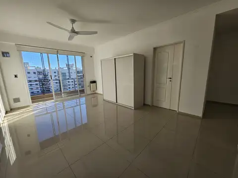 Monoambiente en Alquiler con Cochera. Balcón. Amenities. Villa del Parque