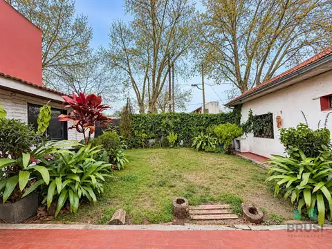 Casa en Venta con 2 cocheras