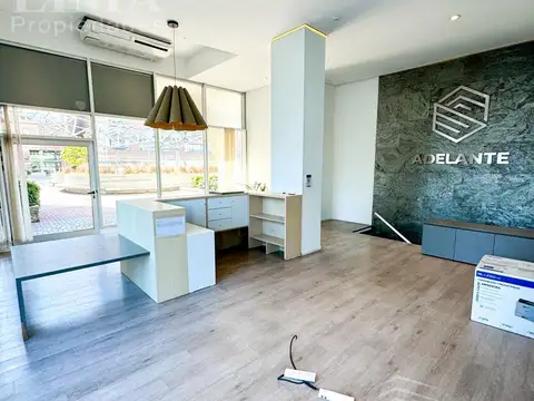 Oficina 10 ambientes con 1 baño