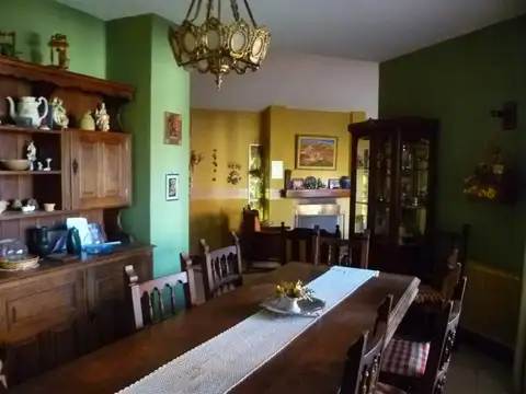 PRIMER NIVEL- JOYA DE  3 DORM   DPTO. ATRÁS